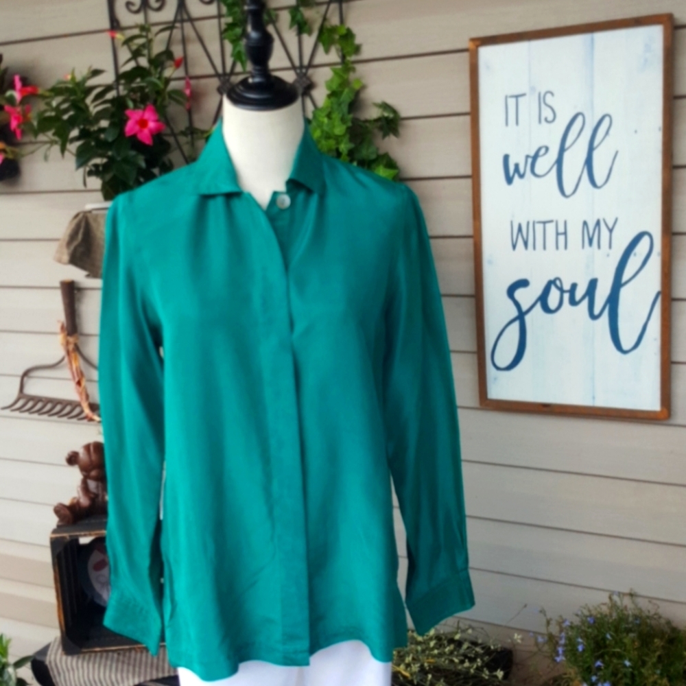 PETITE SOPHISTICATE ♡ Classic Emerald Green Hidden Button Silk Blouse PS